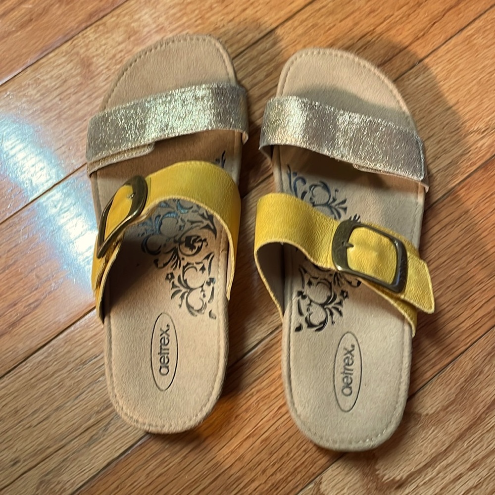 Like new. Worn only a few times. Seize 7